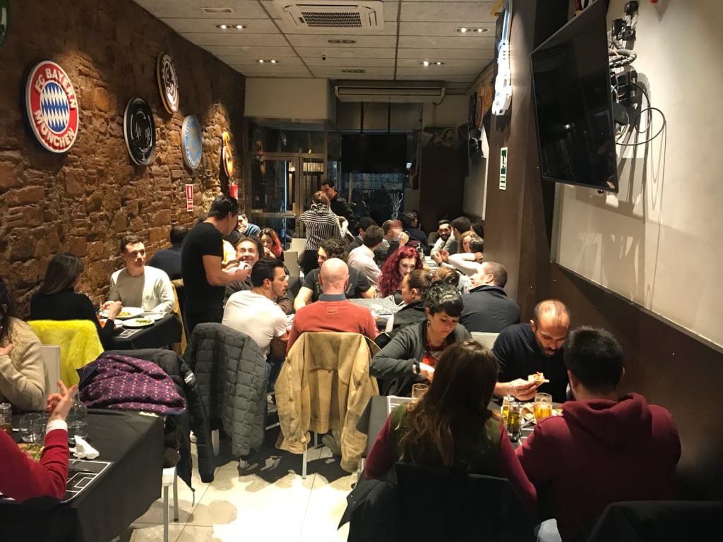 sports bar italian food - sports bar barcelona